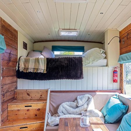 The Hoot Romantic Glamping Southwick  Экстерьер фото