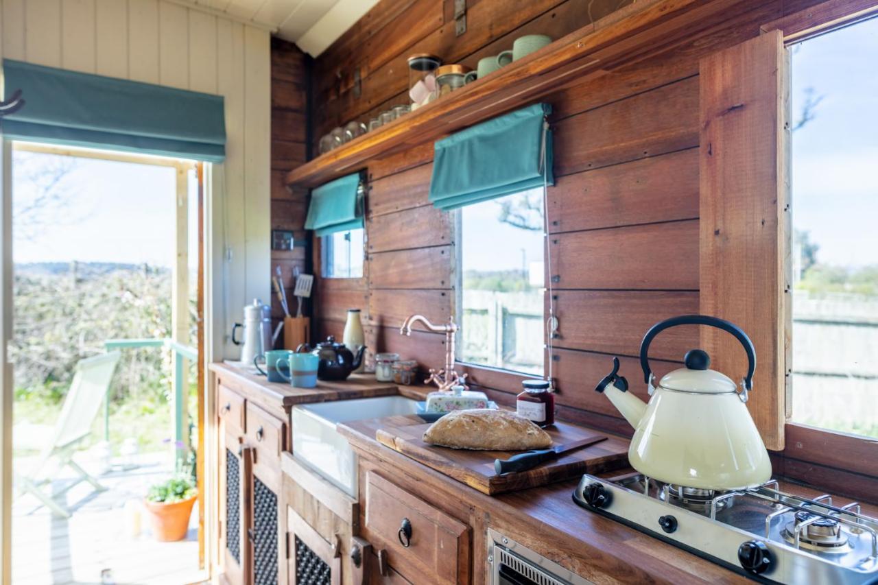 The Hoot Romantic Glamping Southwick  Экстерьер фото